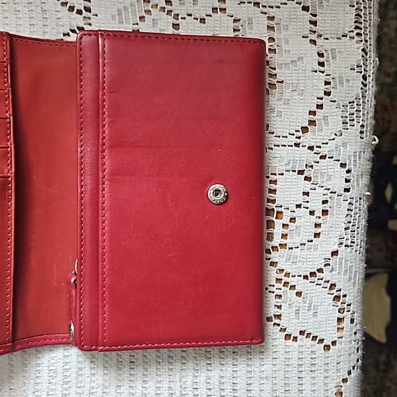 COACH Vintage Y2K Red Glovetanned Leather Wallet with Embossed Logo & Cartouche - Picture 3 of 16